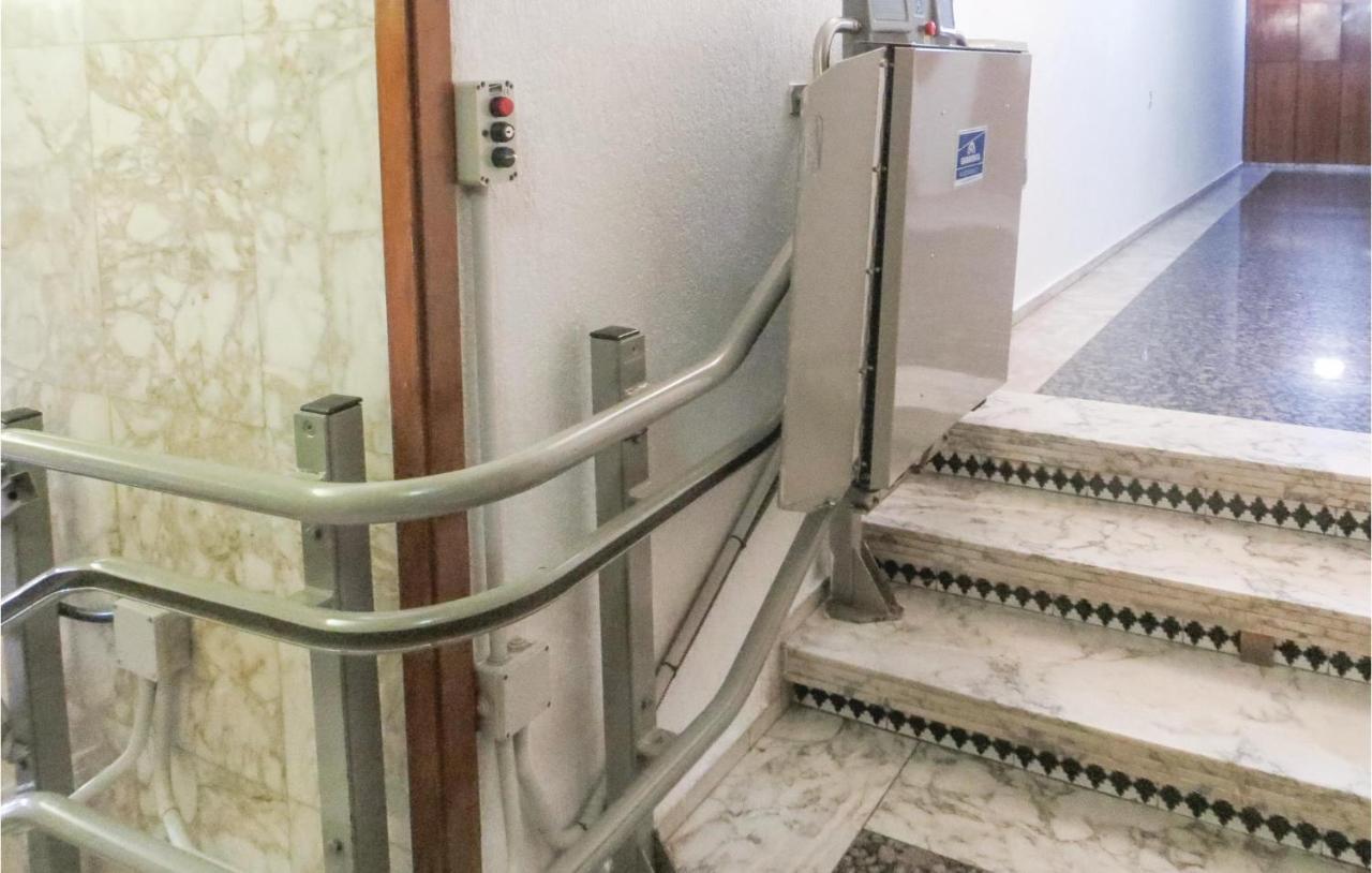 2 Bedroom Stunning Apartment In Torrevieja Exteriör bild