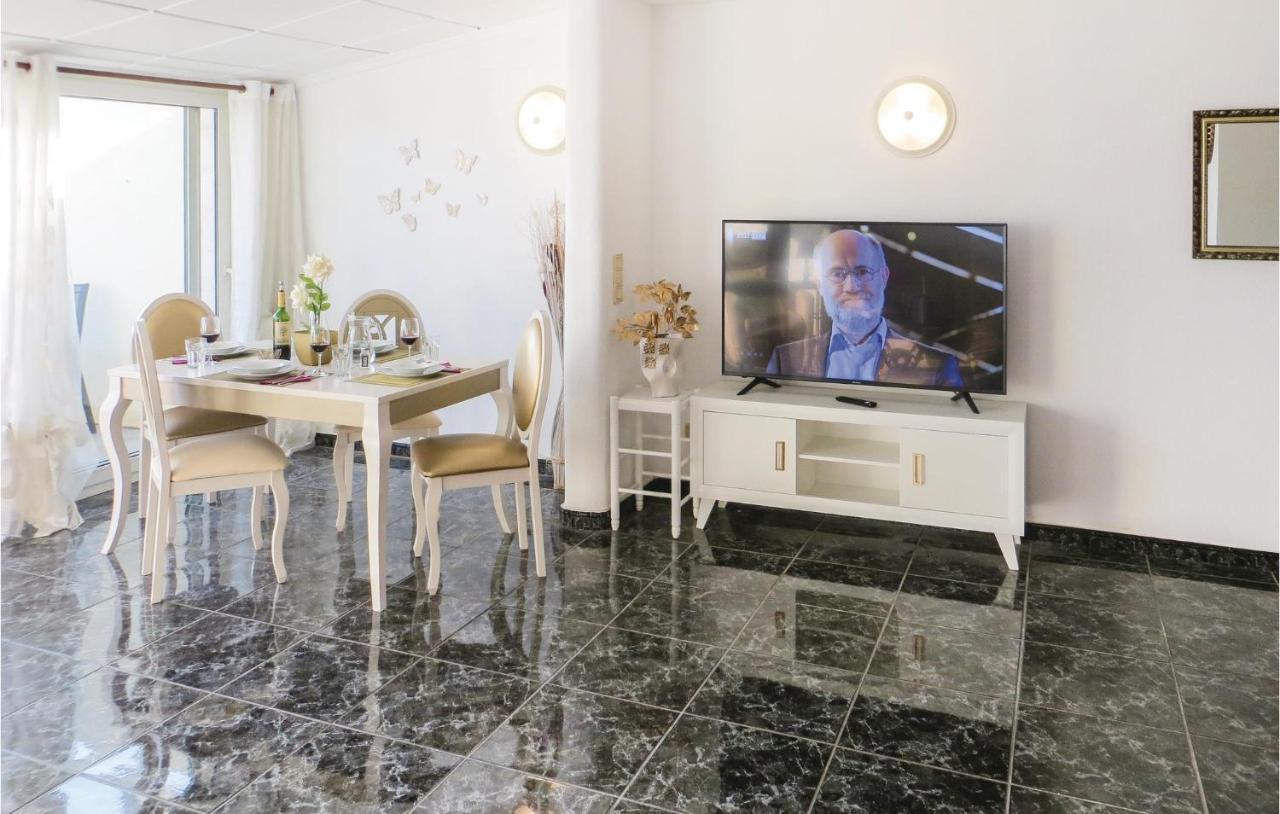 2 Bedroom Stunning Apartment In Torrevieja Exteriör bild
