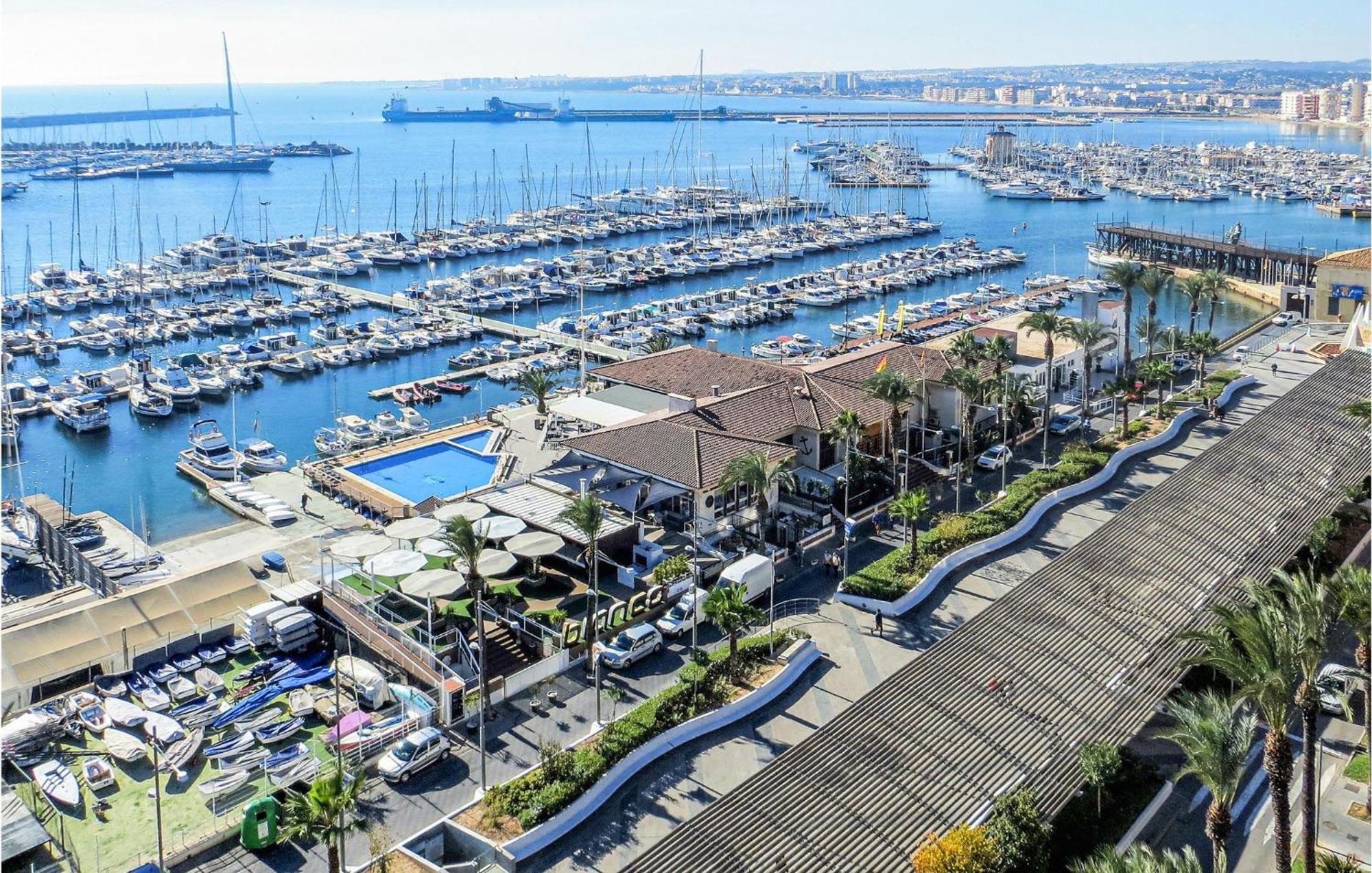 2 Bedroom Stunning Apartment In Torrevieja Exteriör bild